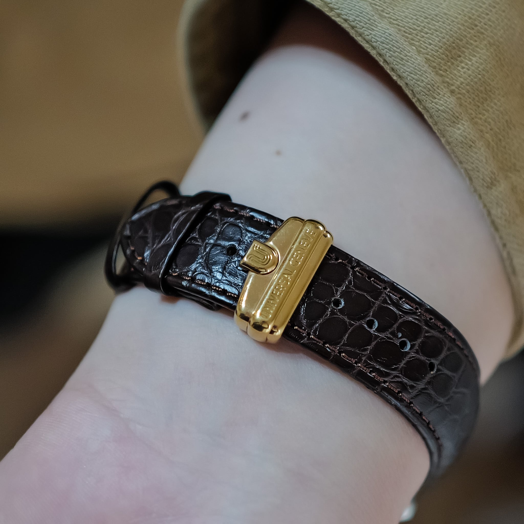 UNIVERSAL GENEVE ゴールデンヤヌスカブリオレ 042.400