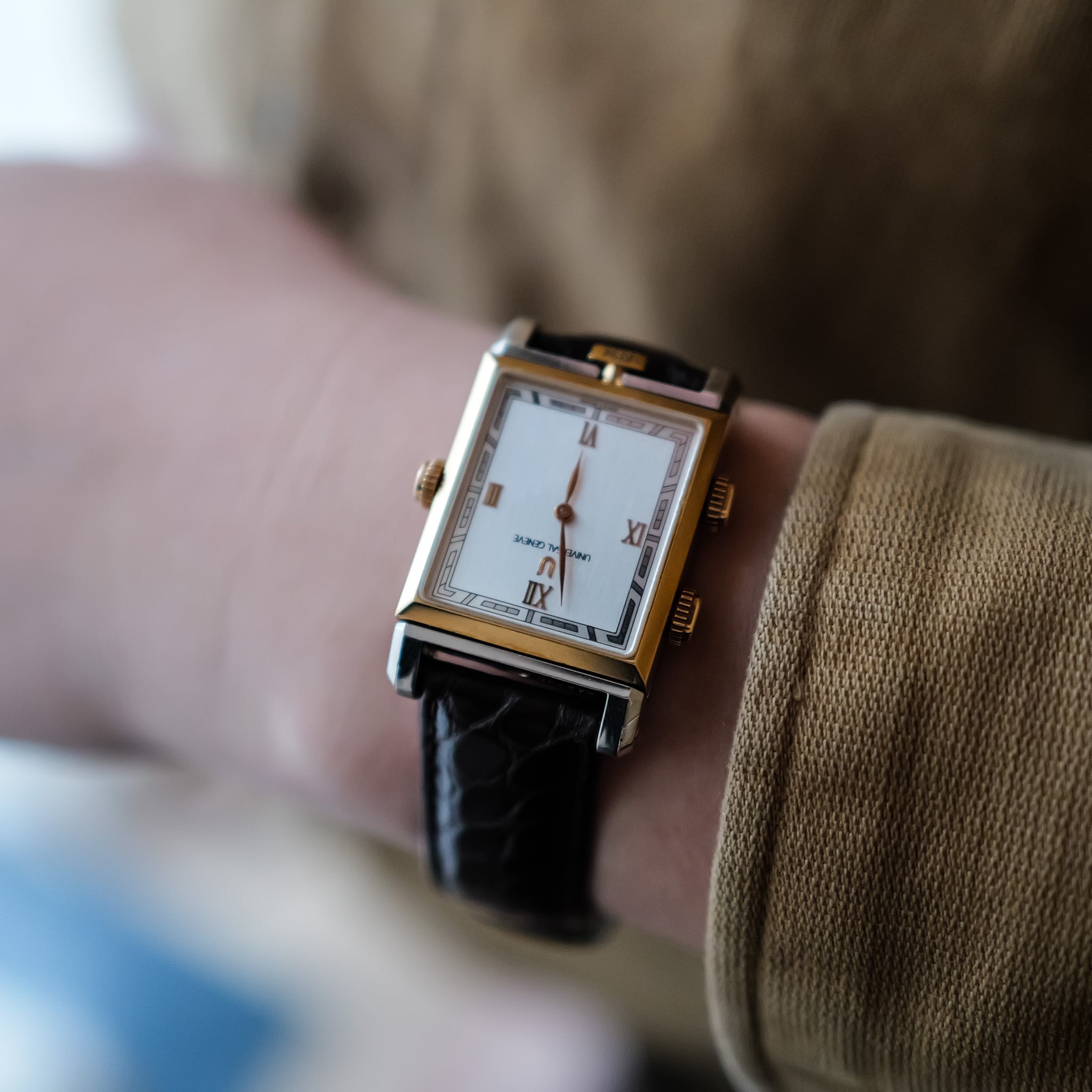 UNIVERSAL GENEVE ゴールデンヤヌスカブリオレ　042.400