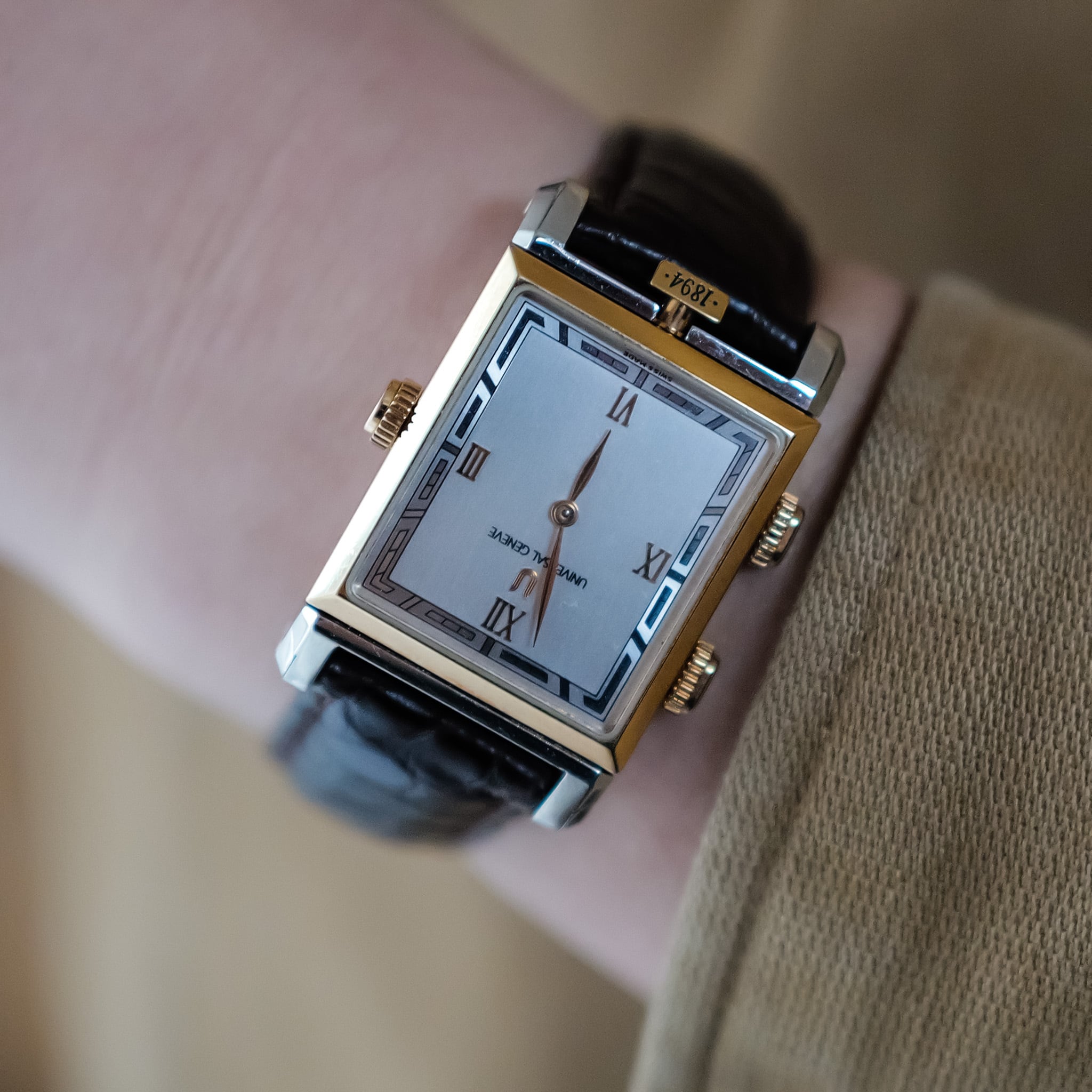 UNIVERSAL GENEVE ゴールデンヤヌスカブリオレ　042.400