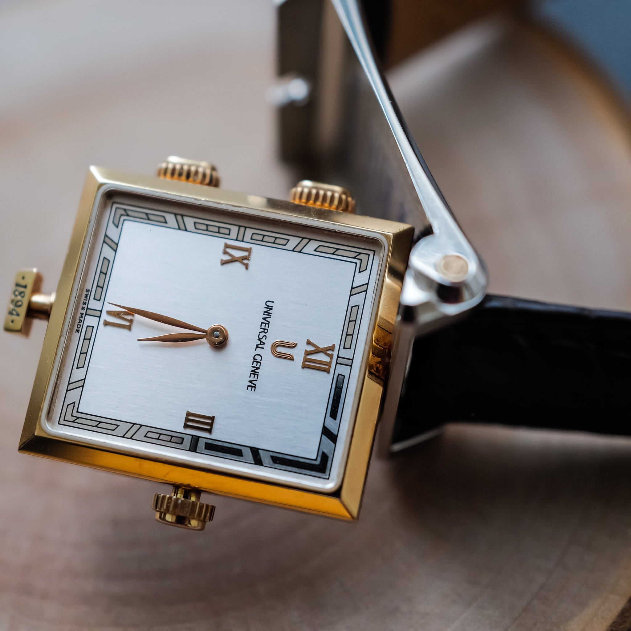 UNIVERSAL GENEVE ゴールデンヤヌスカブリオレ　042.400