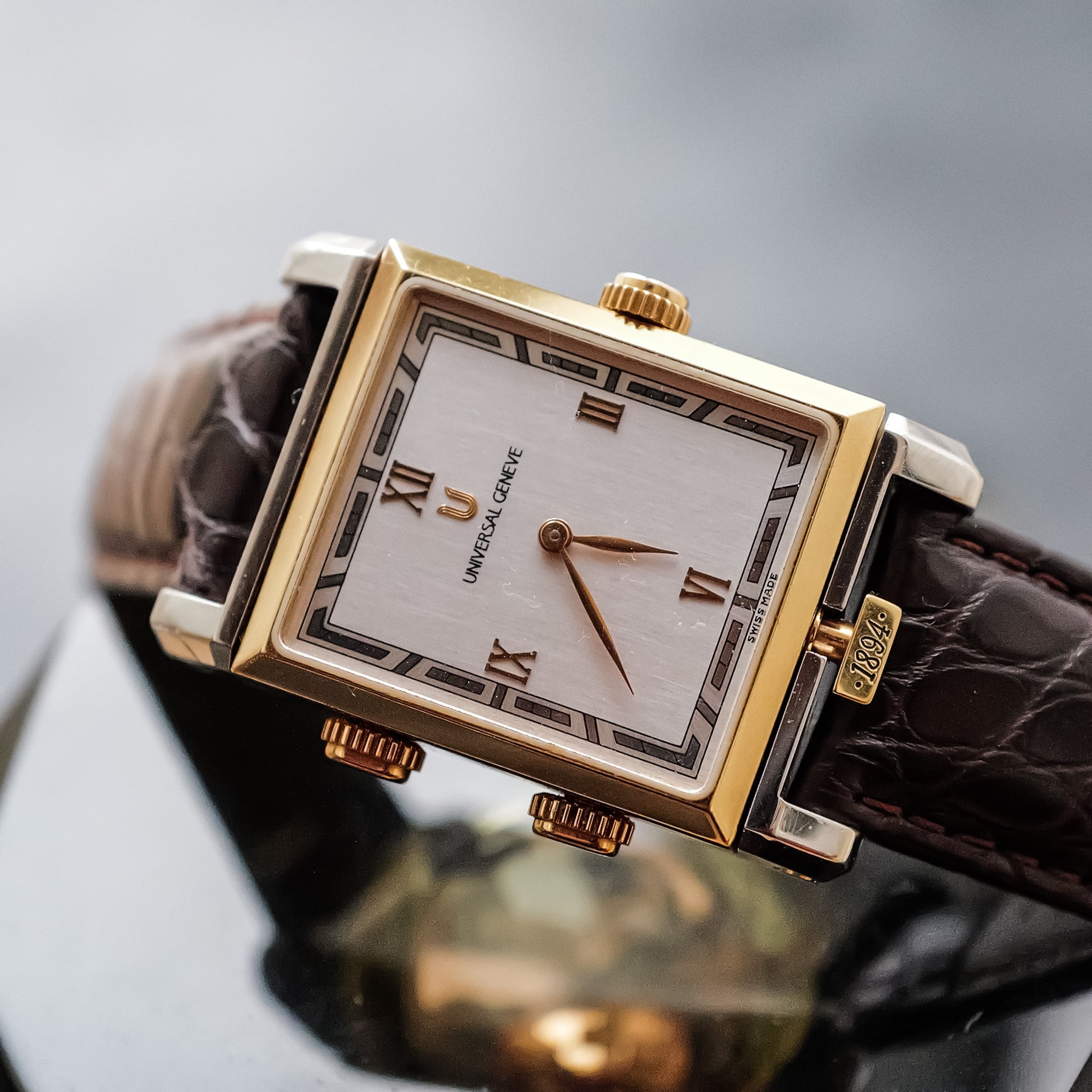 UNIVERSAL GENEVE ゴールデンヤヌスカブリオレ　042.400